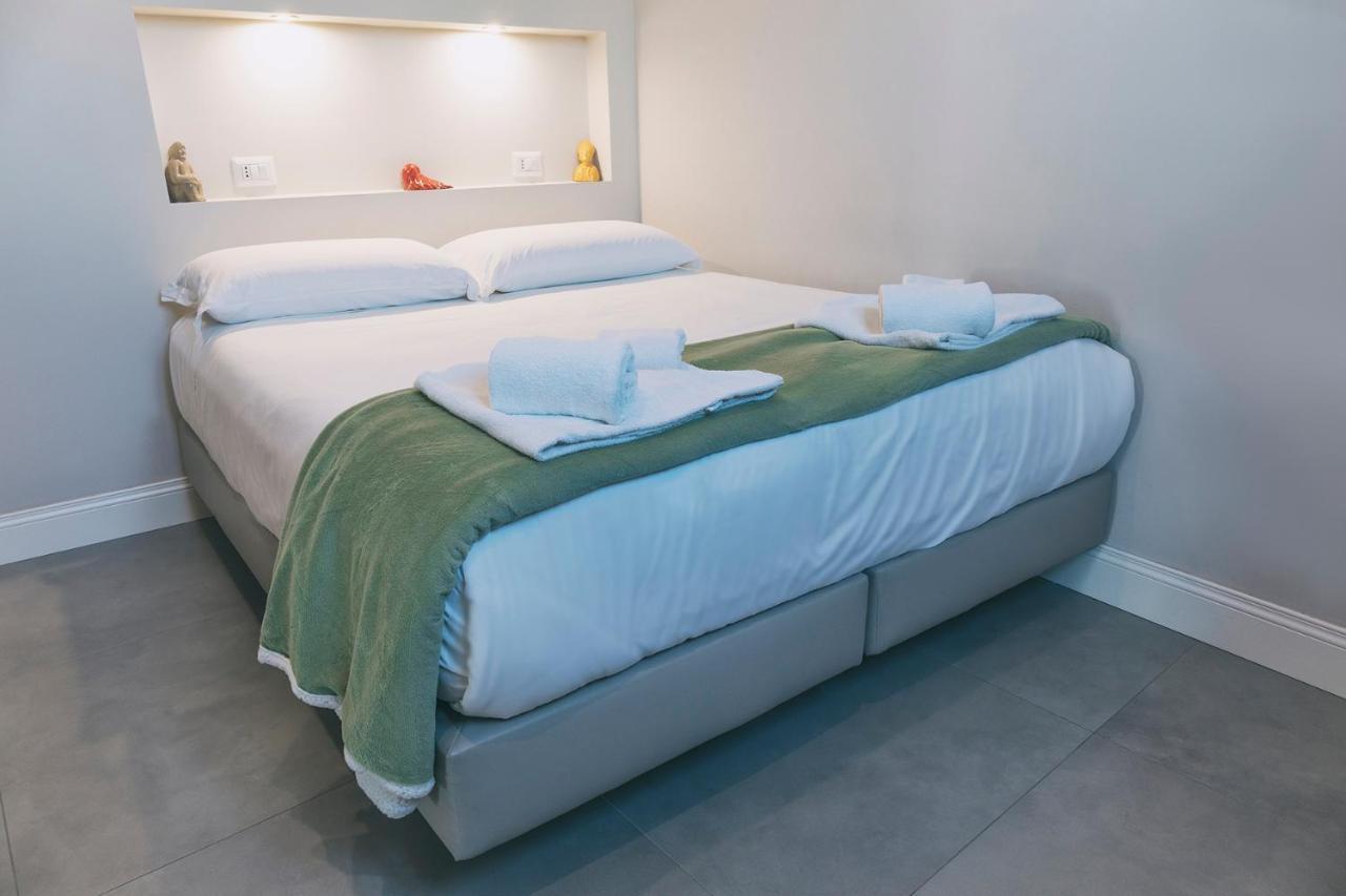 Up25 Bed & Breakfast เนเปิลส์ ภายนอก รูปภาพ