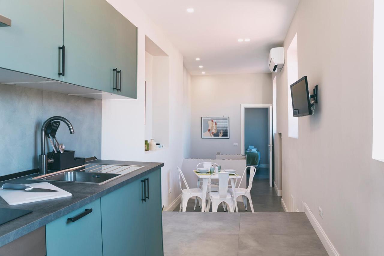 Up25 Bed & Breakfast เนเปิลส์ ภายนอก รูปภาพ