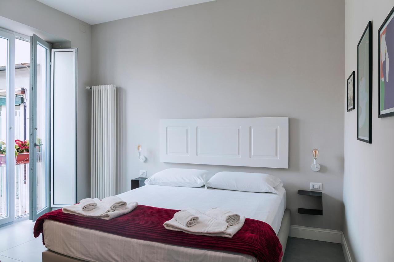 Up25 Bed & Breakfast เนเปิลส์ ภายนอก รูปภาพ